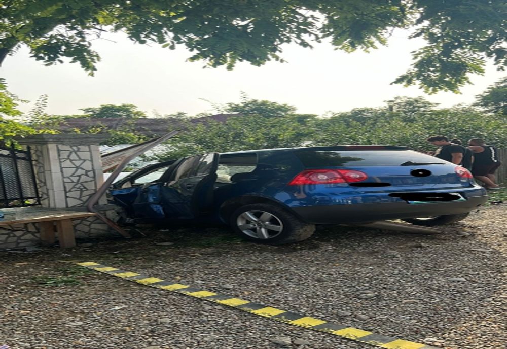 Accident grav la Calvini. Șoferul a fost preluat cu elicopterul SMURD