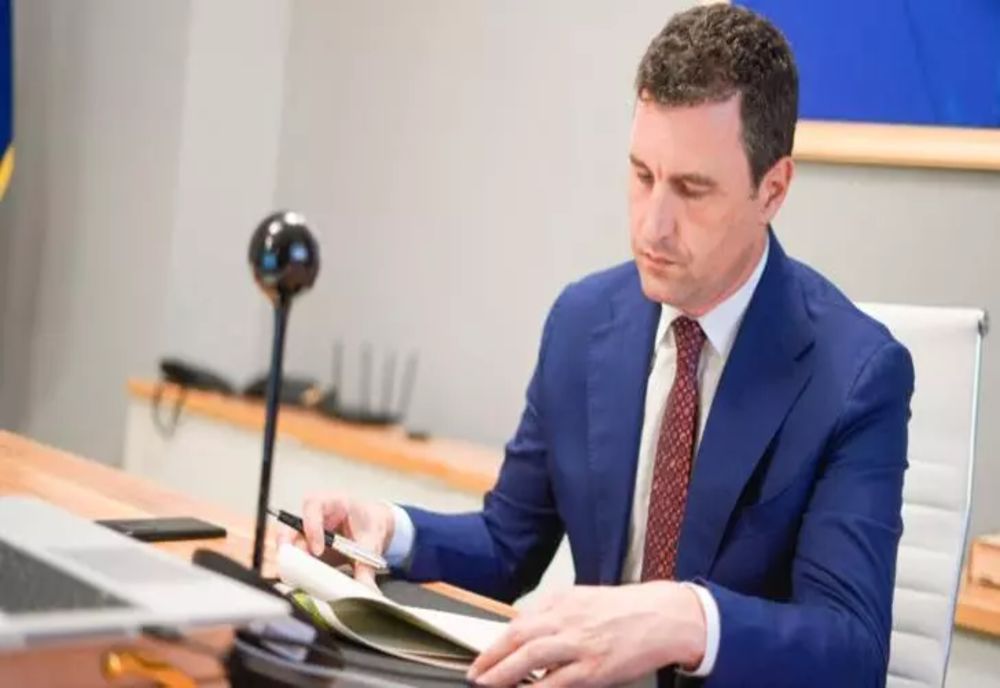 MINISTRUL FINANȚELOR ANUNȚĂ MĂSURI DURE PENTRU BUGETARI: „CHELTUIELILE STATULUI TREBUIE REDUSE DRASTIC”