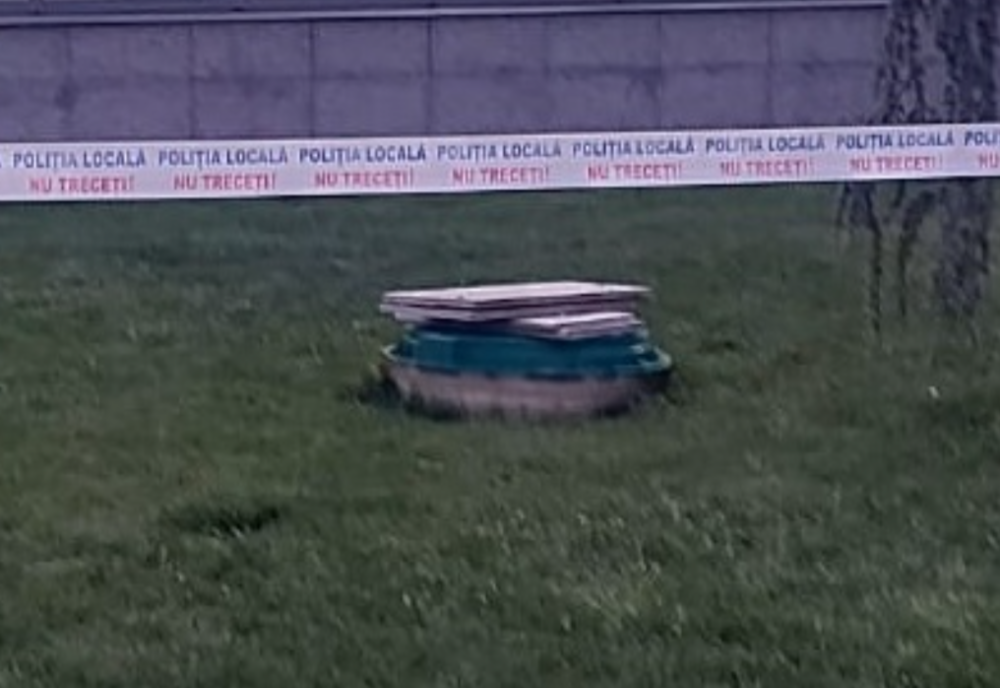 INCIDENT ȘOCANT ÎNTR-UN PARC DIN BUZĂU. UN COPIL DE PATRU ANI A CĂZUT ÎNTR-UN CANAL NEACOPERIT 