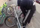 Patru minori cu vârste cuprinse între 11 şi 13 ani, specializați în furturi de biciclete din scara blocului