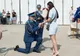 Cerere în căsătorie la ceremonia de absolvire de la Școala Militară de Maiștri Militari și Subofițeri a Forțelor Aeriene „Traian Vuia”