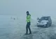 Foto+video: În județul Buzău se lucrează pentru scoaterea mașinilor blocate pe DN2E85 Rm. Sărat - Buzău