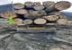 Şofer de autoutilitară transporta ilegal material lemnos, fără a avea poliţă de asigurare obligatorie şi având inspecţia tehnică periodică a maşinii expirată