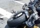 Un motociclist a intrat în stâlpii de separare a benzilor de circulație de pe strada Transilvaniei din municipiul Buzău